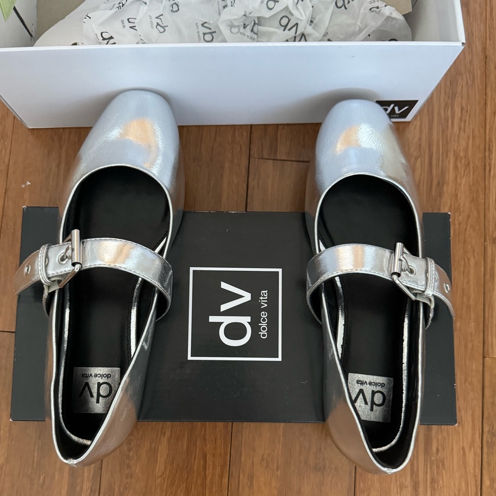 NWT DV by dolce vita Mellie Silver Ballet Flats - Picture 2 of 4